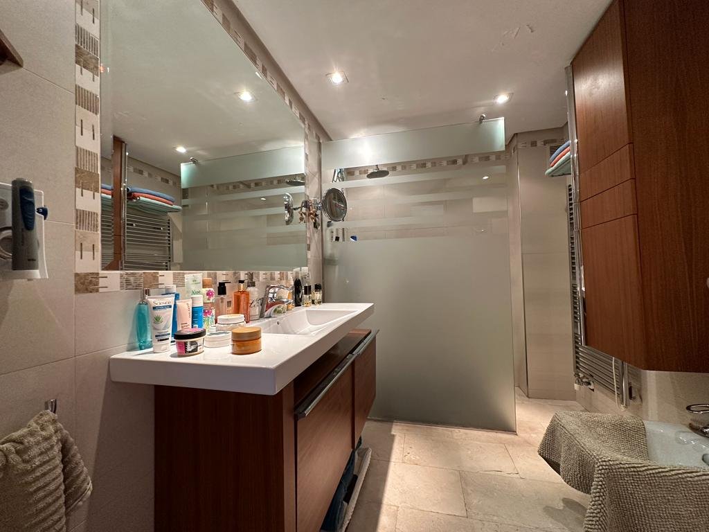 Wohnung in erster Meereslinie mit Pool in Illetas