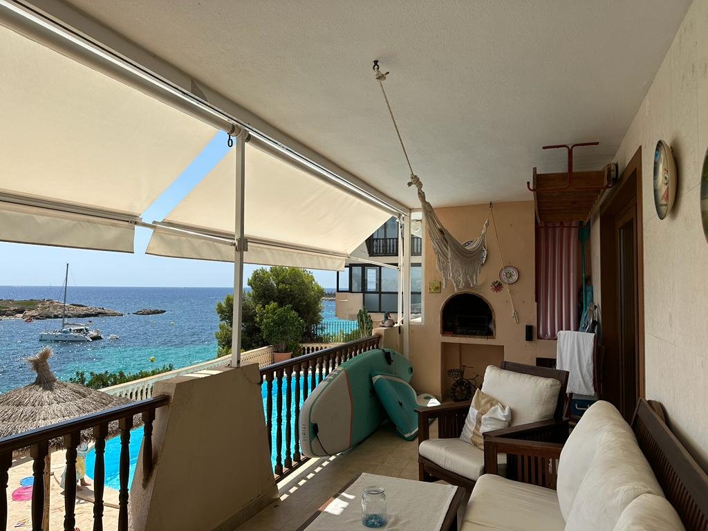 Wohnung in erster Meereslinie mit Pool in Illetas