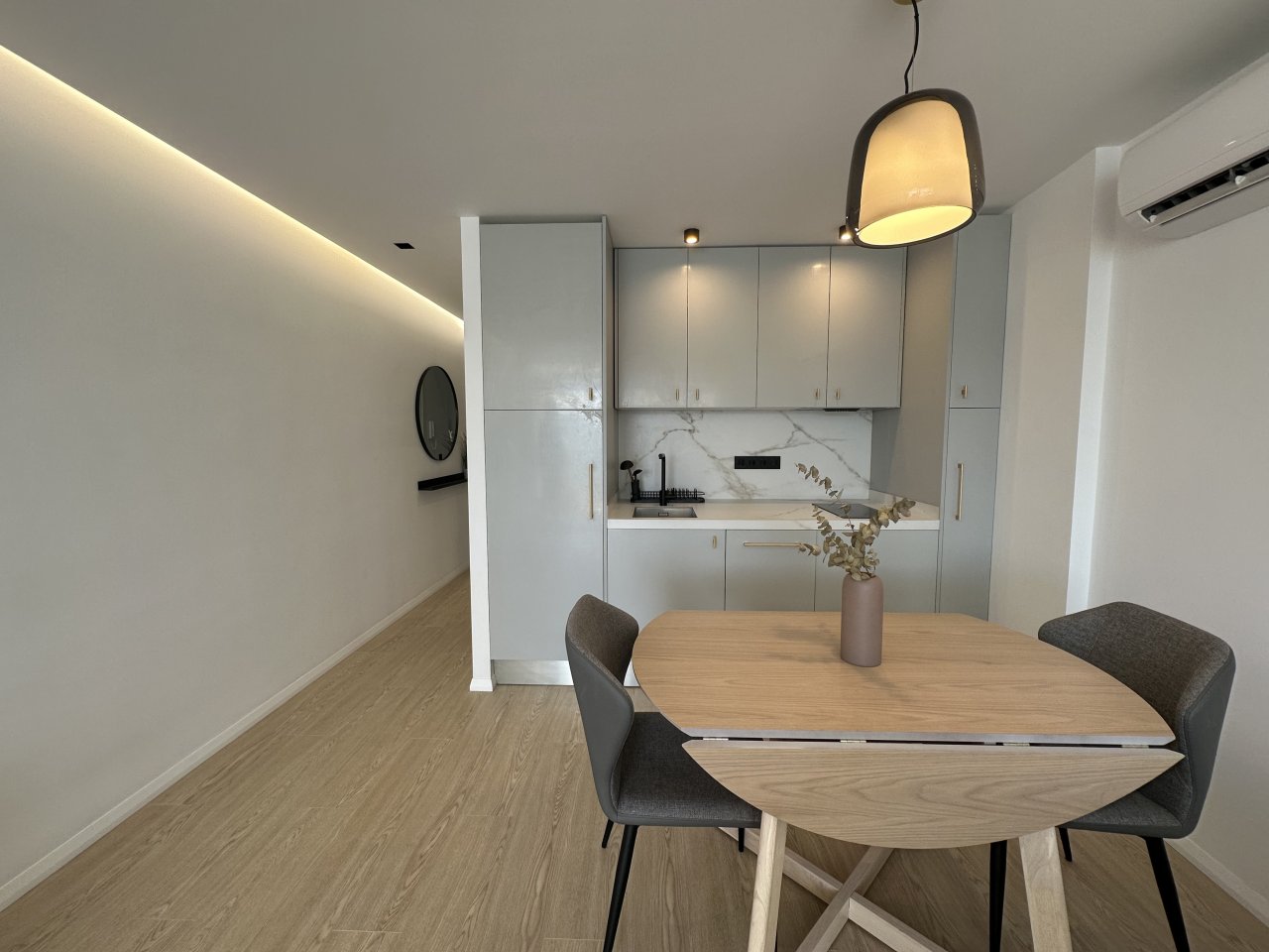 Modern flat in Santa Ponsa in first sea line with pool