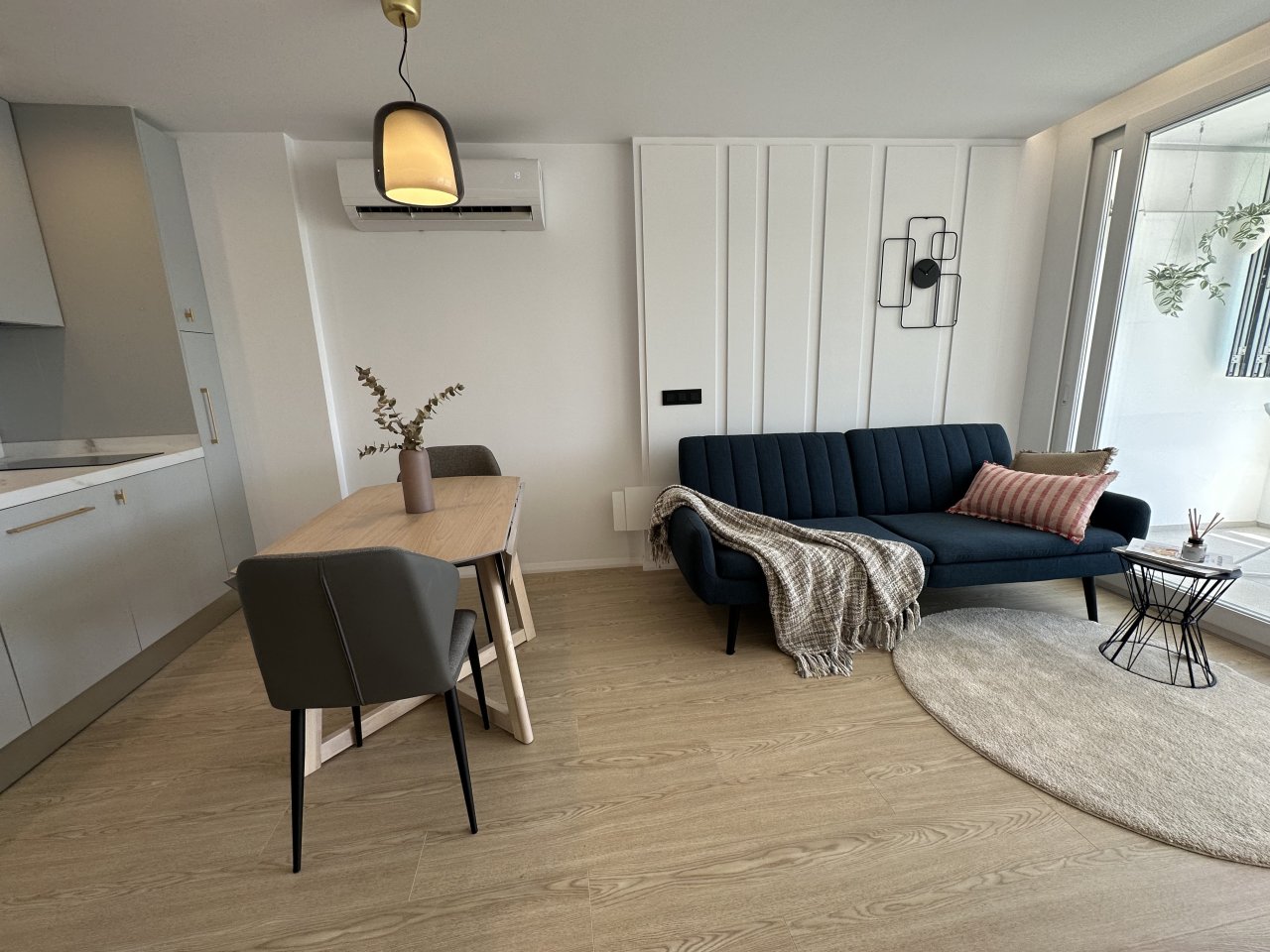 Modern flat in Santa Ponsa in first sea line with pool