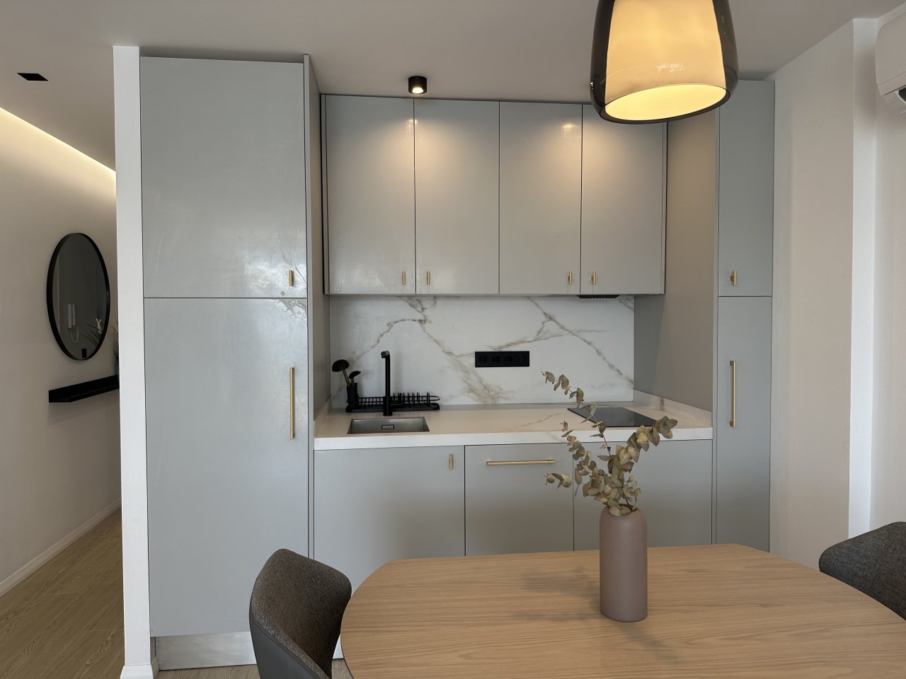 Modern flat in Santa Ponsa in first sea line with pool