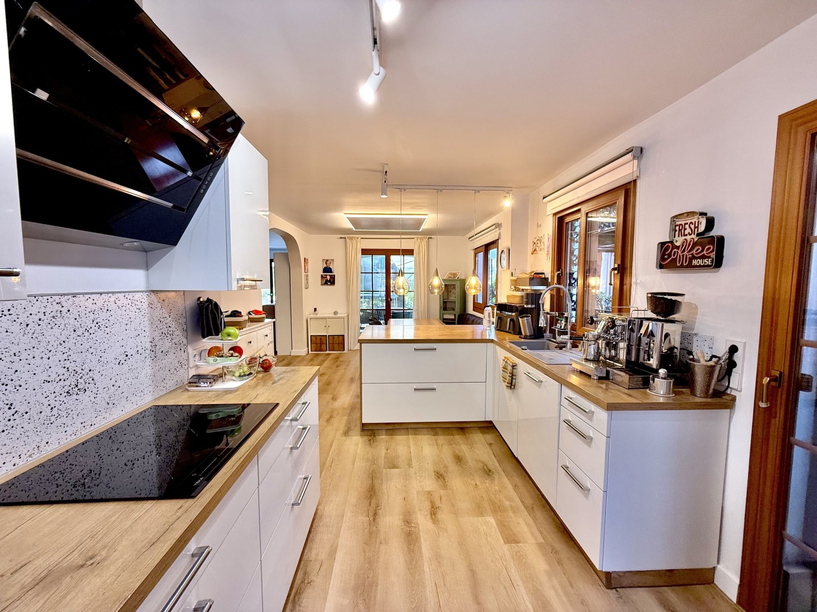 Attraktives Reiheneckhaus in Santa Ponca mit Waldblick