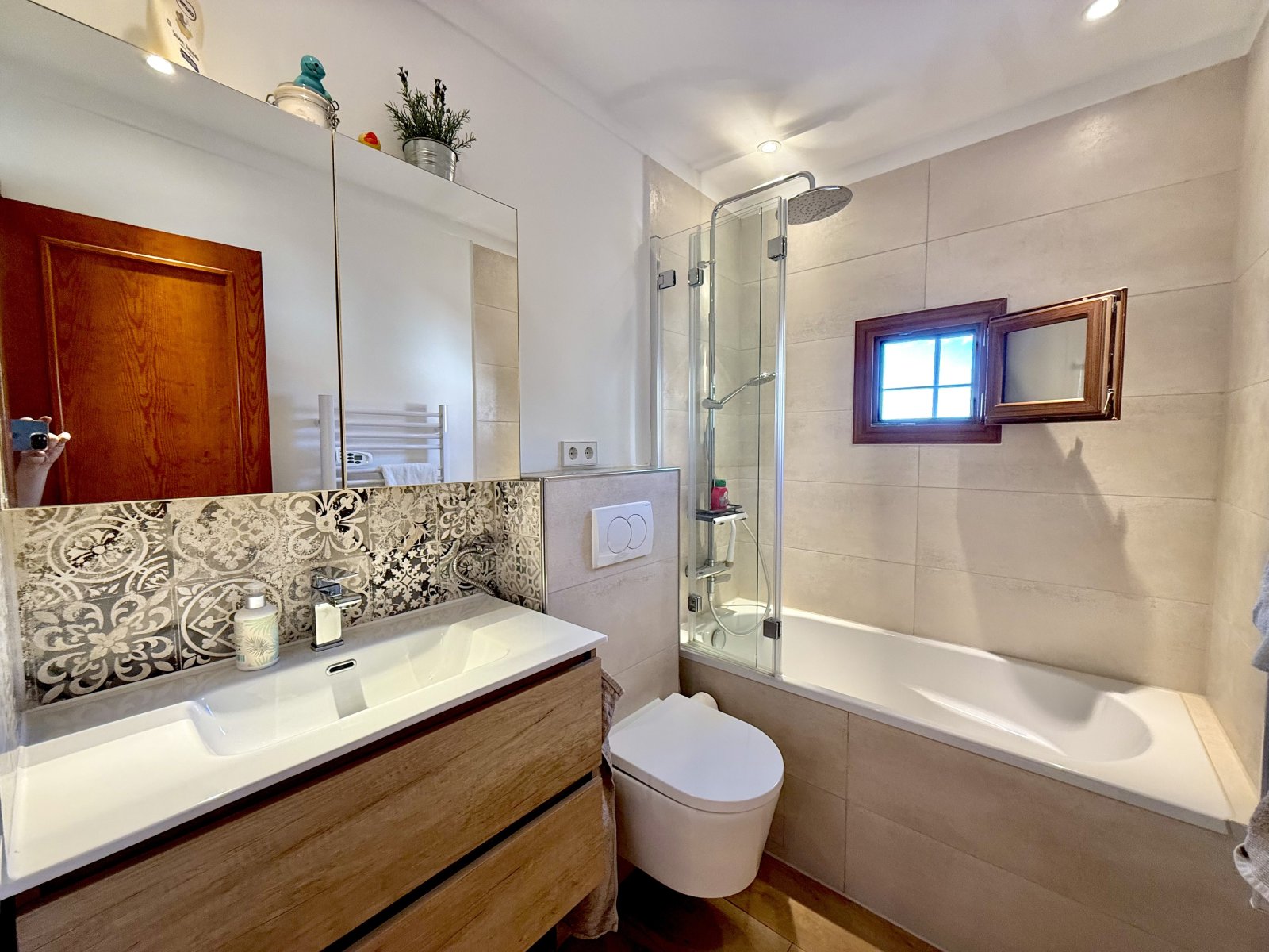 Attraktives Reiheneckhaus in Santa Ponca mit Waldblick