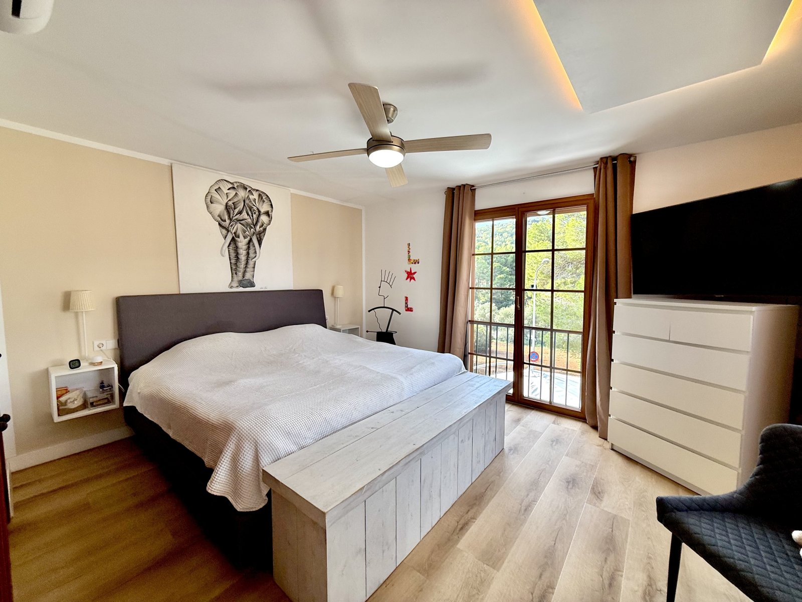 Attraktives Reiheneckhaus in Santa Ponca mit Waldblick