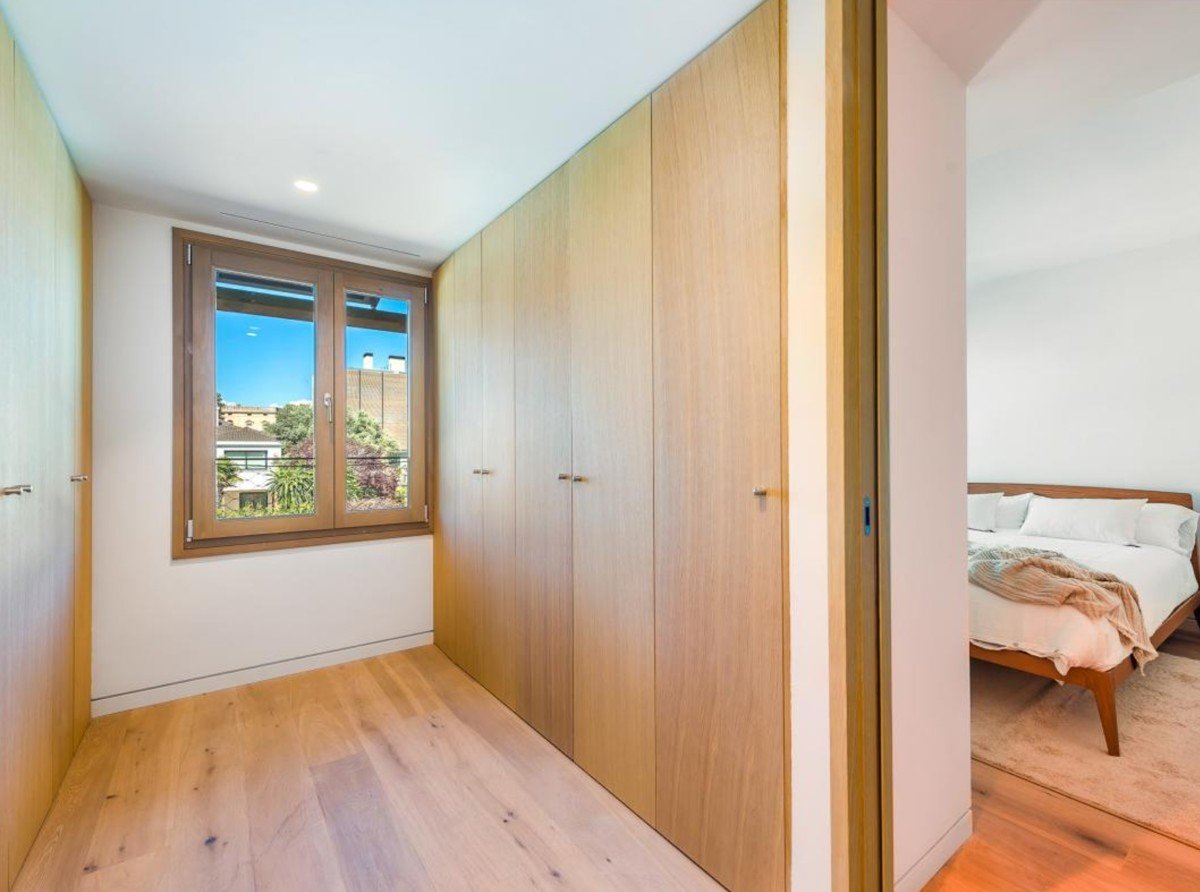 Ático dúplex de lujo de nueva construcción con azotea, piscina y vistas al mar en Bonanova