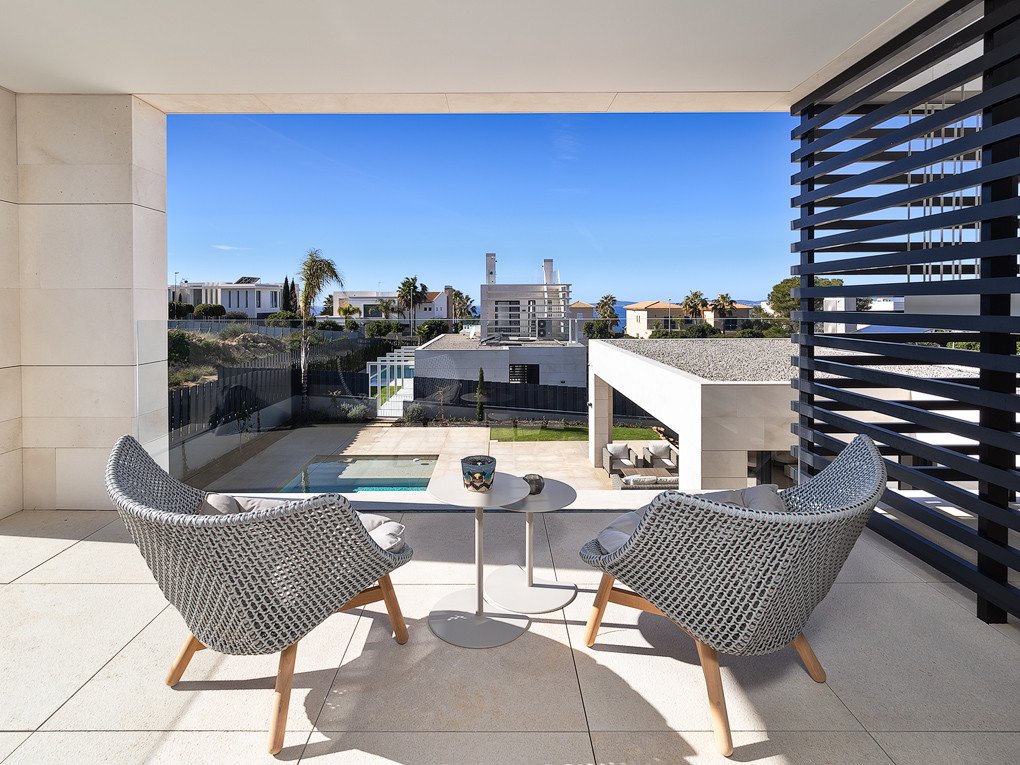 Nuevo proyecto de construcción para villa de lujo con piscina privada + vistas al mar + azotea en Puig de Ros