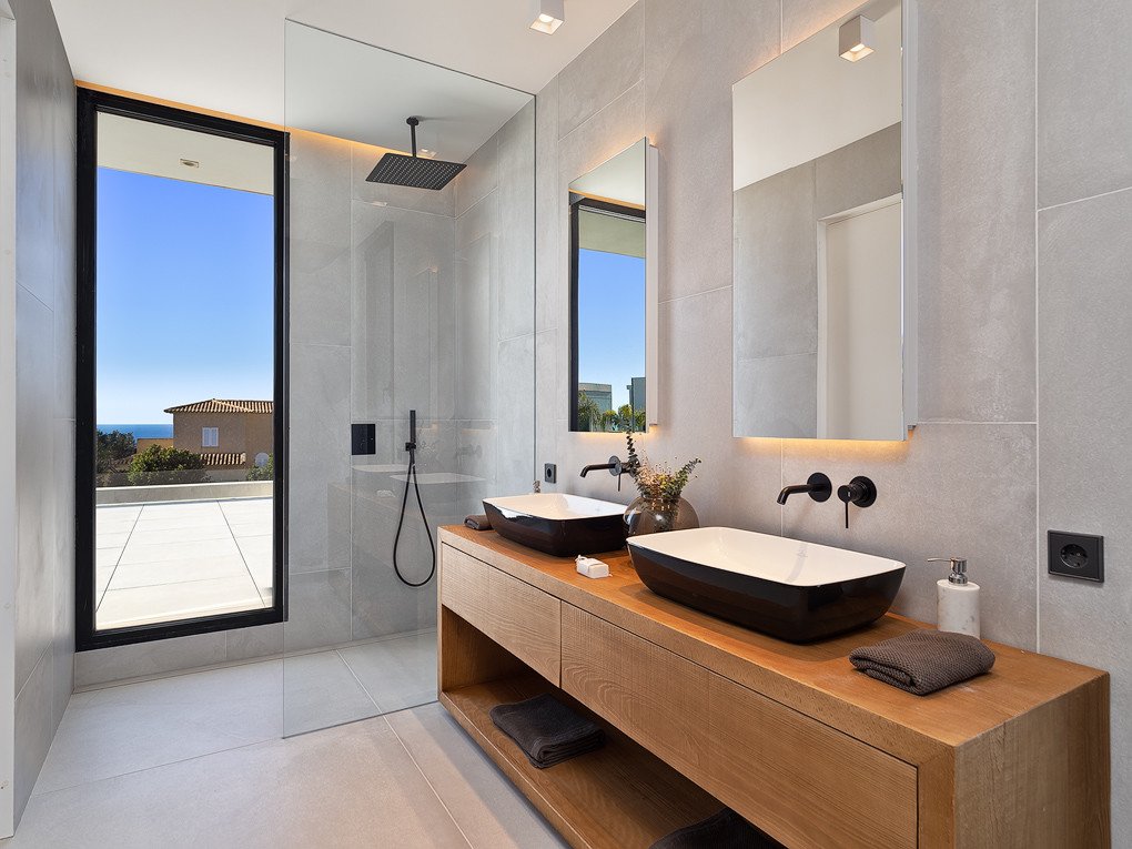 Nuevo proyecto de construcción para villa de lujo con piscina privada + vistas al mar + azotea en Puig de Ros