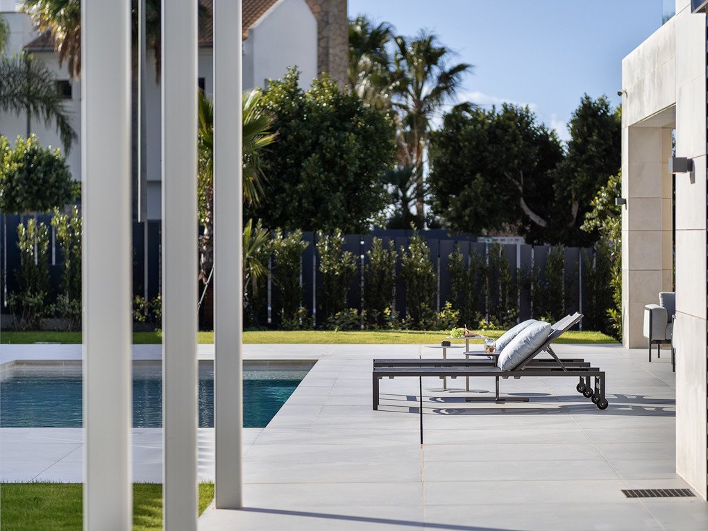 Nuevo proyecto de construcción para villa de lujo con piscina privada + vistas al mar + azotea en Puig de Ros