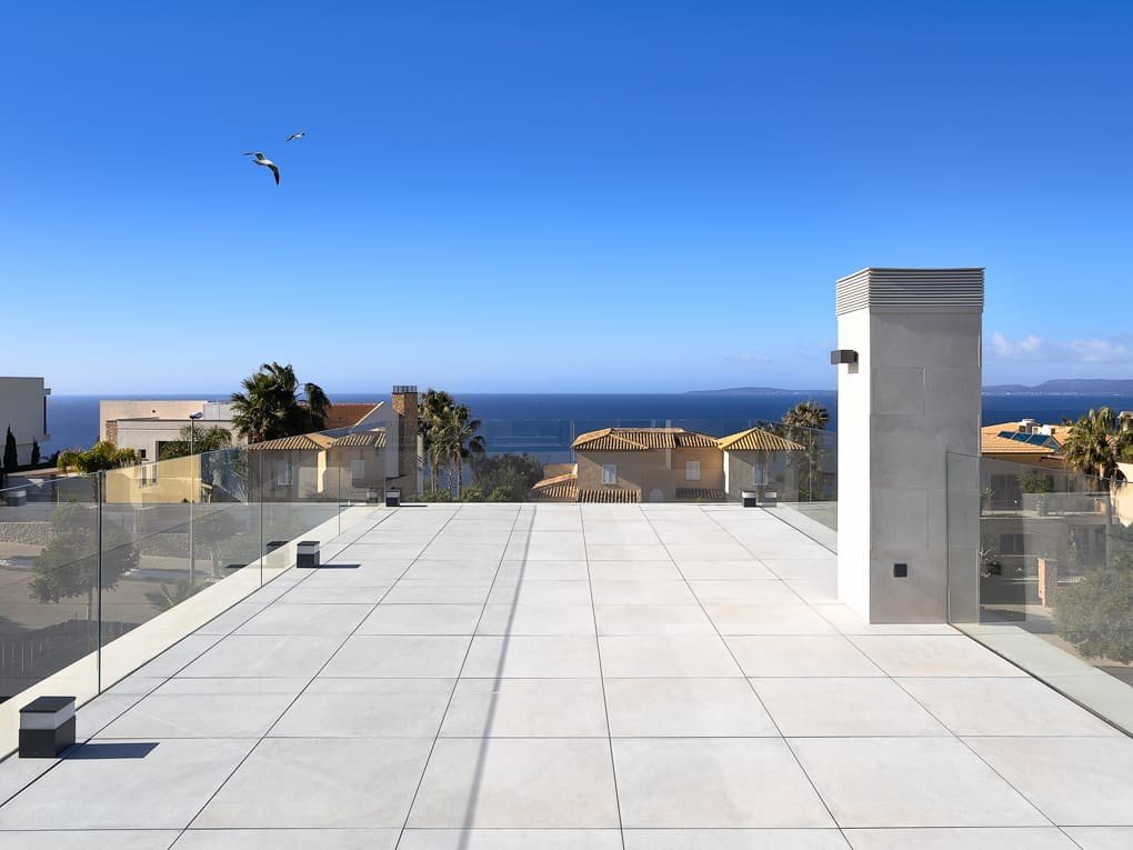 Nuevo proyecto de construcción para villa de lujo con piscina privada + vistas al mar + azotea en Puig de Ros