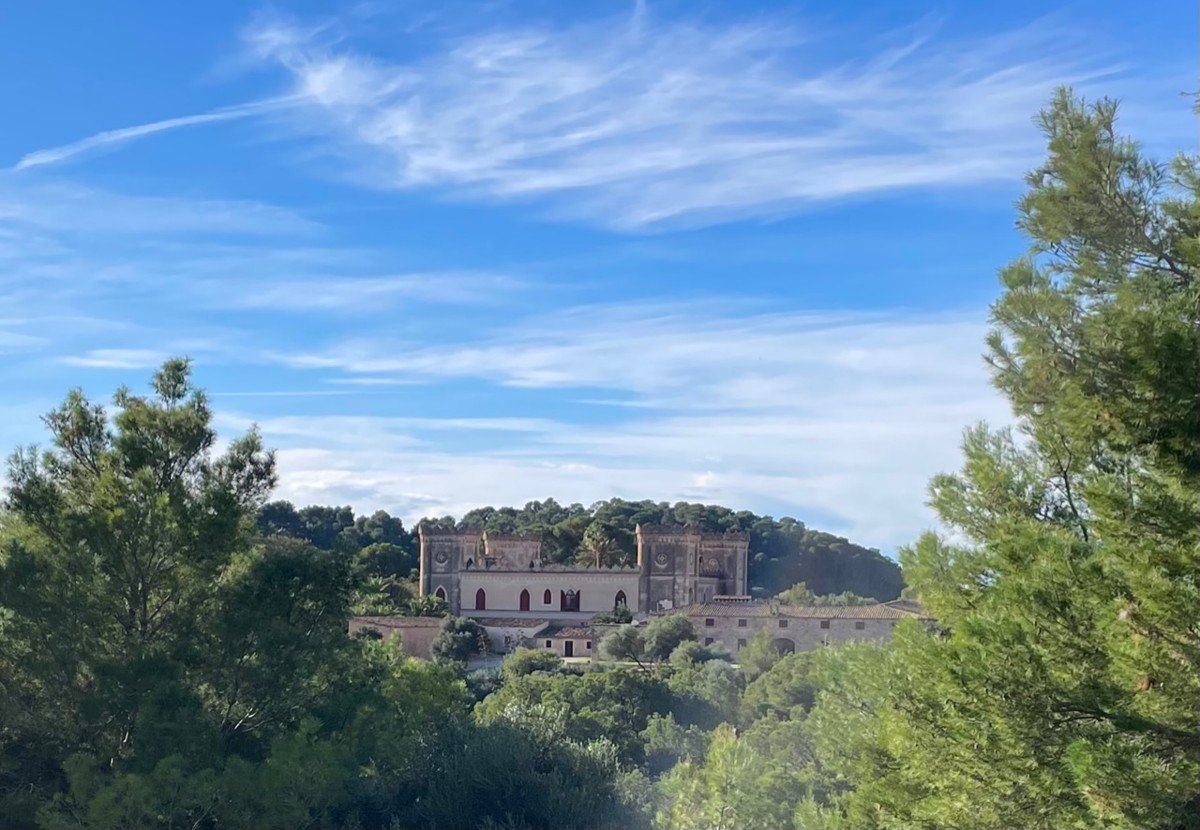 Proyecto de nueva construcción directamente en el campo de golf con vistas al mar en Bendinat
