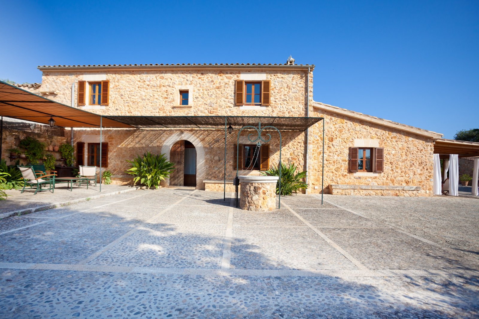 Maravillosa finca reformada en un lugar idílico con vistas despejadas, gran piscina y zonas al aire libre