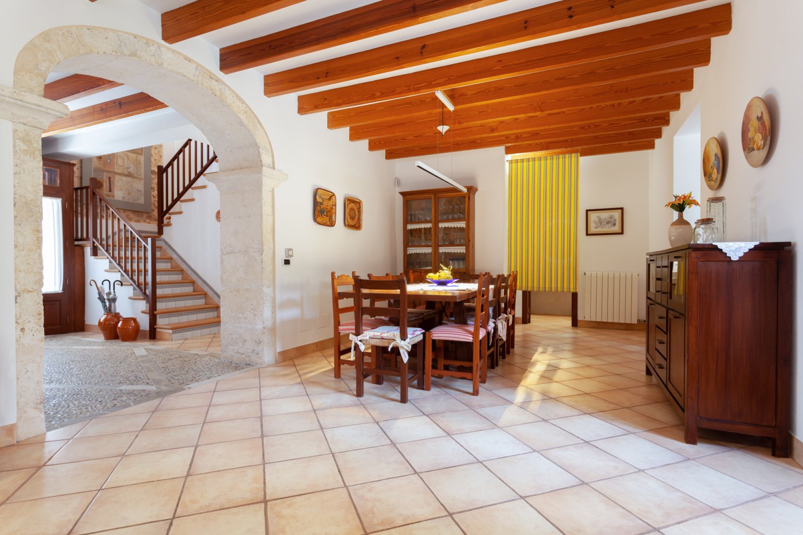 Maravillosa finca reformada en un lugar idílico con vistas despejadas, gran piscina y zonas al aire libre