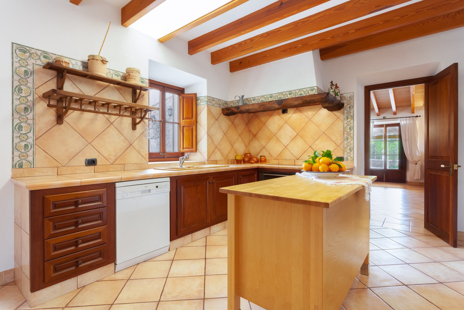 Maravillosa finca reformada en un lugar idílico con vistas despejadas, gran piscina y zonas al aire libre