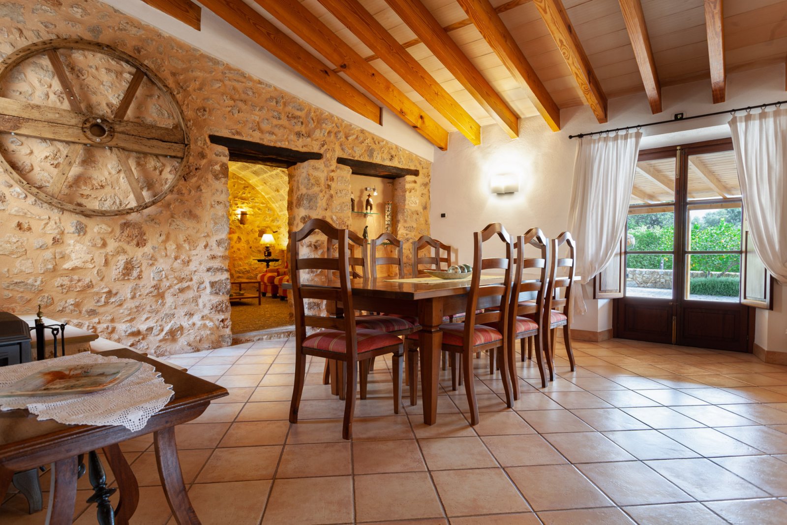 Maravillosa finca reformada en un lugar idílico con vistas despejadas, gran piscina y zonas al aire libre