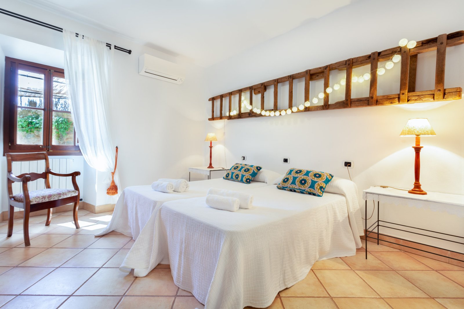 Maravillosa finca reformada en un lugar idílico con vistas despejadas, gran piscina y zonas al aire libre