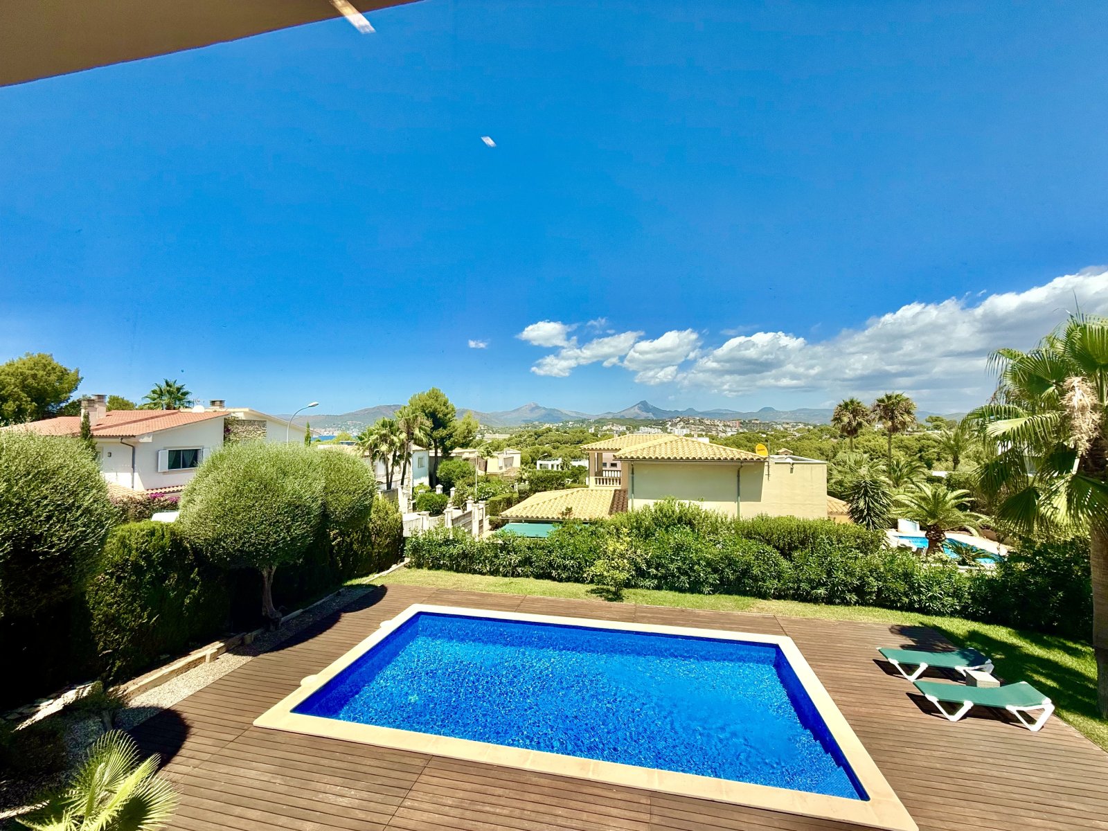 Exklusive Villa mit Pool und Sauna in Top-Lage