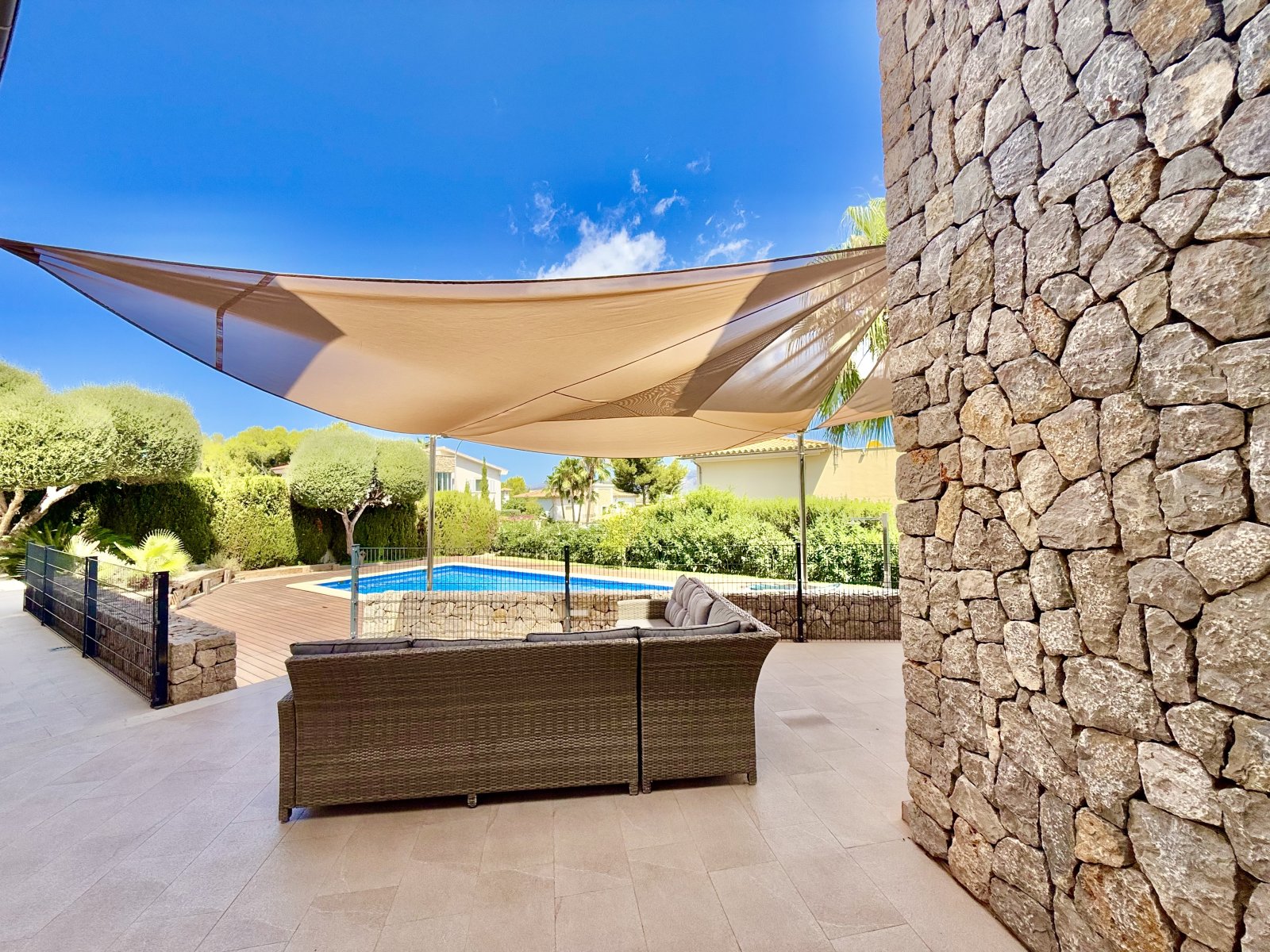 Exklusive Villa mit Pool und Sauna in Top-Lage