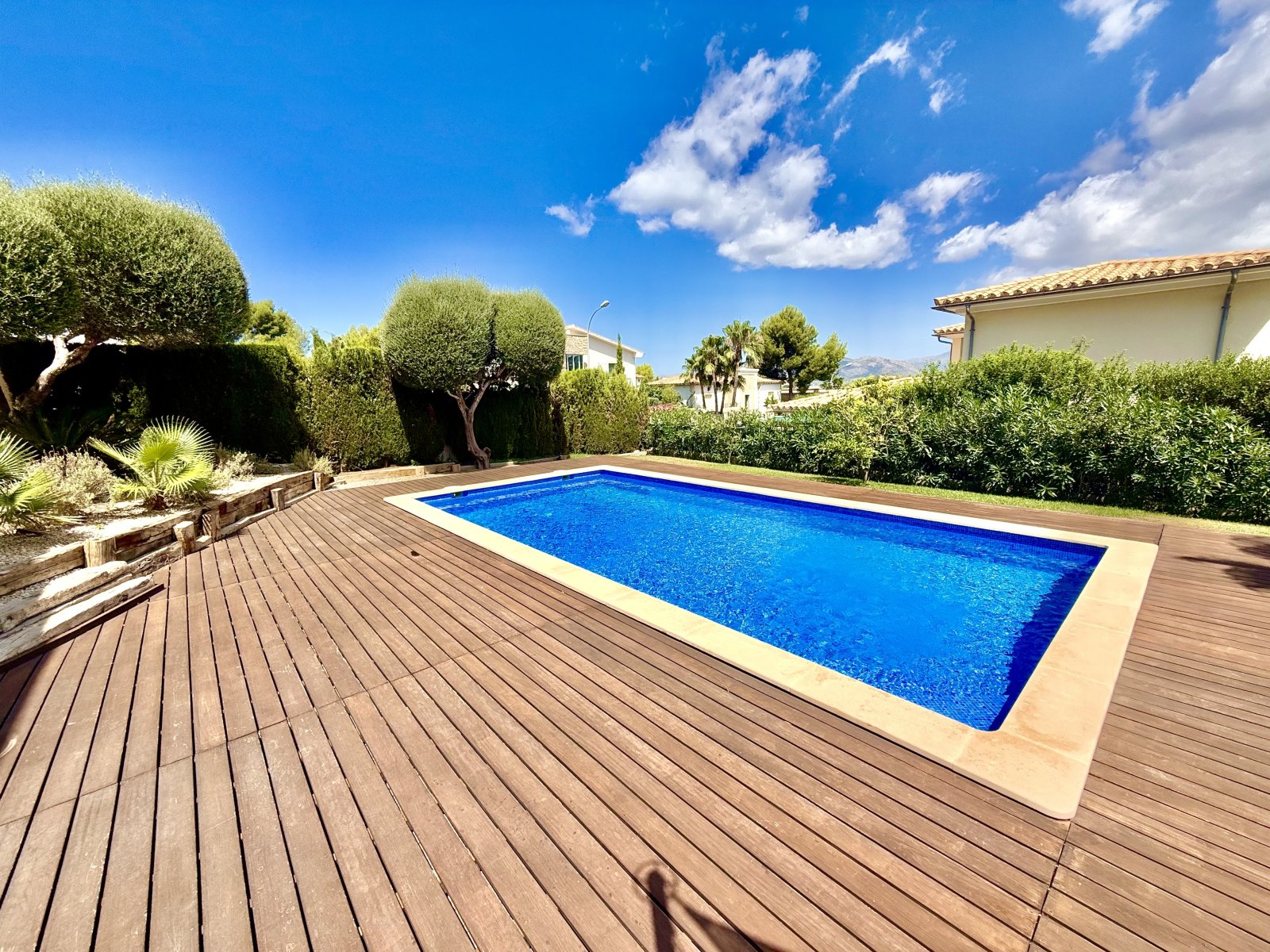 Exklusive Villa mit Pool und Sauna in Top-Lage