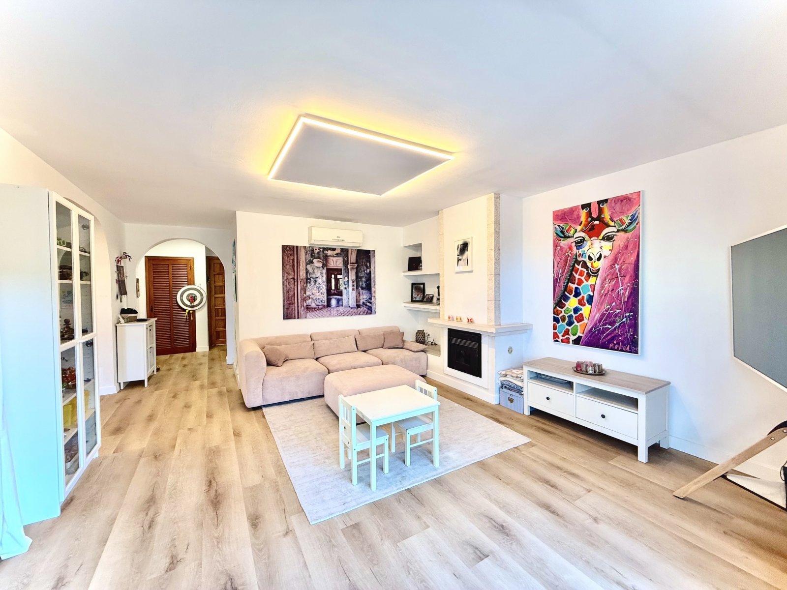 Attraktives Reiheneckhaus in Santa Ponca mit Waldblick