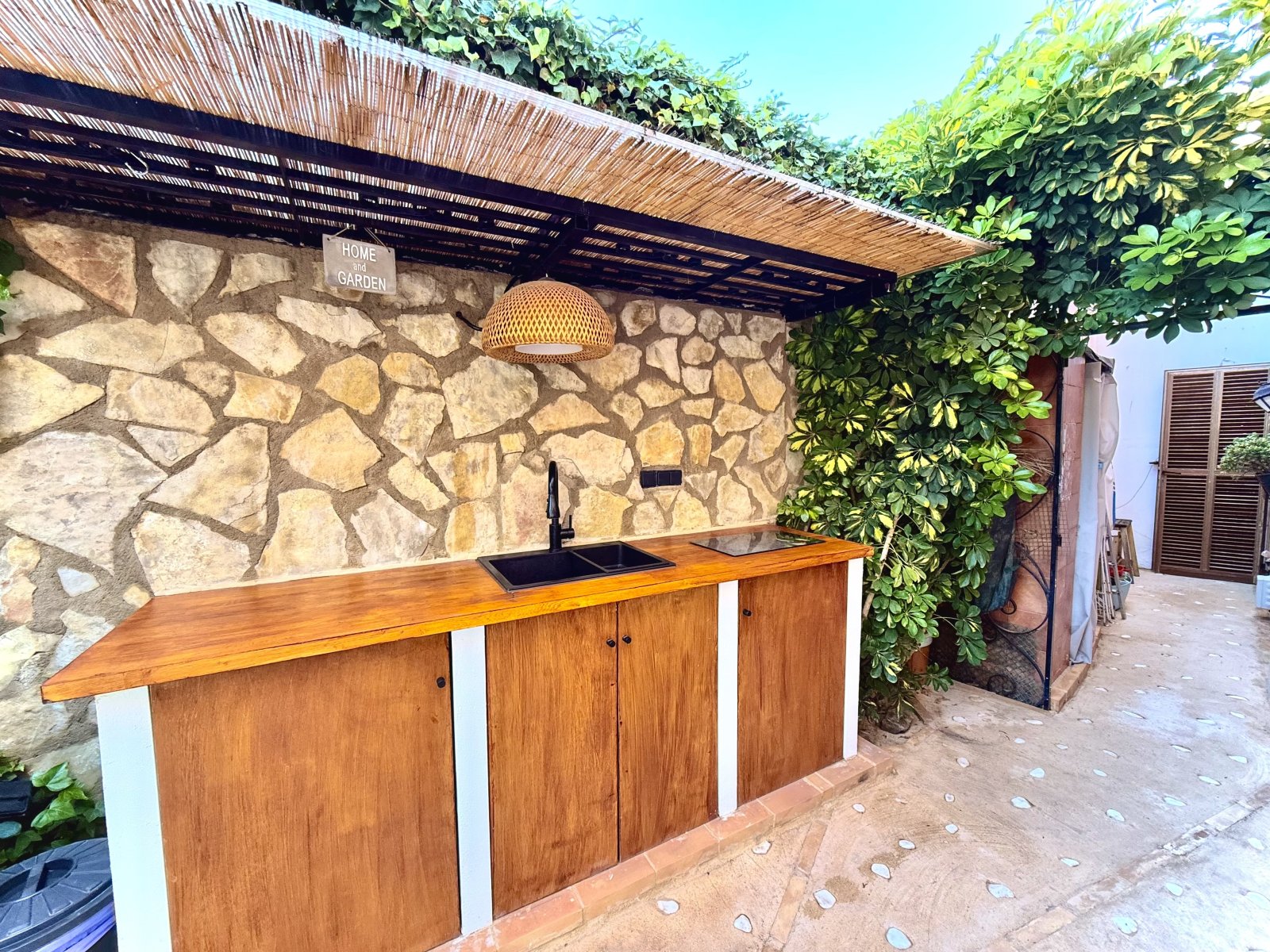 Attraktives Reiheneckhaus in Santa Ponca mit Waldblick