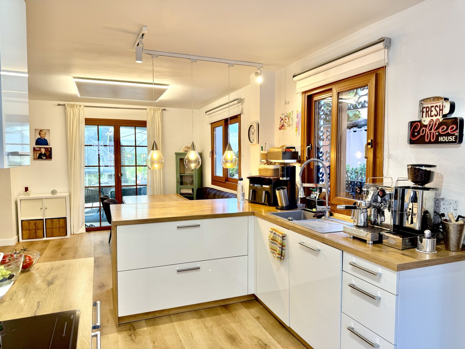 Attraktives Reiheneckhaus in Santa Ponca mit Waldblick