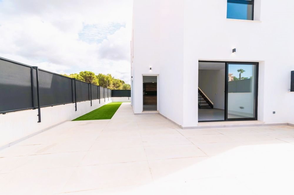 Maison jumelée neuve avec piscine à Puig de Ros