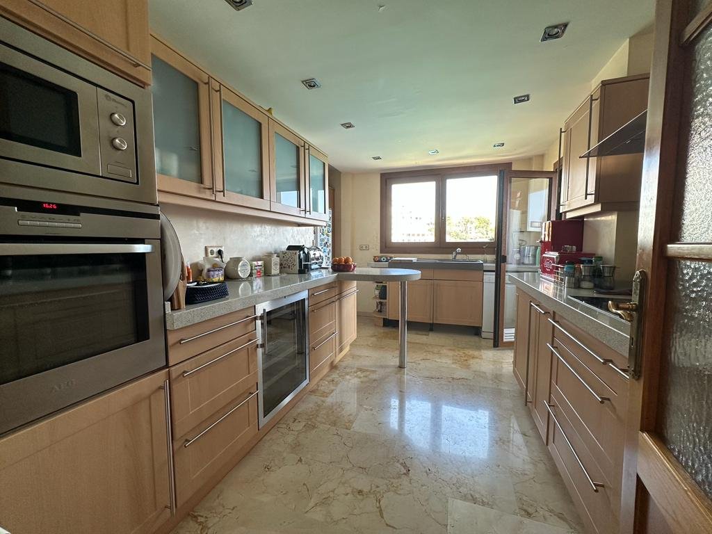 Appartement en première ligne de mer avec piscine à Illetas