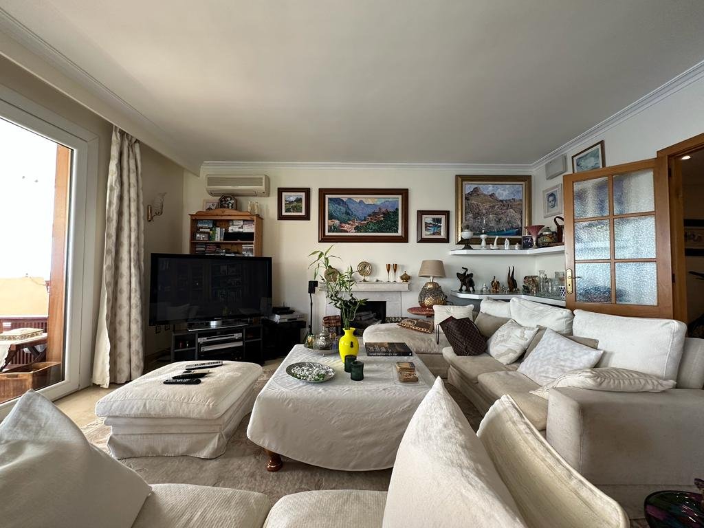 Appartement en première ligne de mer avec piscine à Illetas