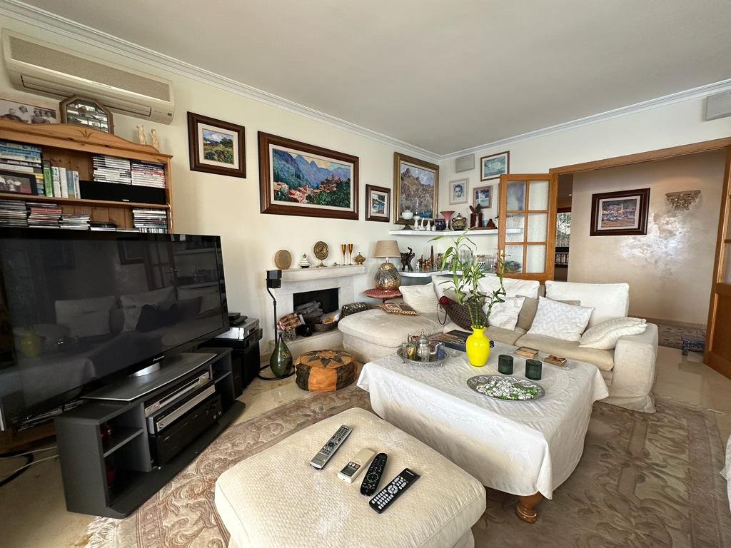 Appartement en première ligne de mer avec piscine à Illetas