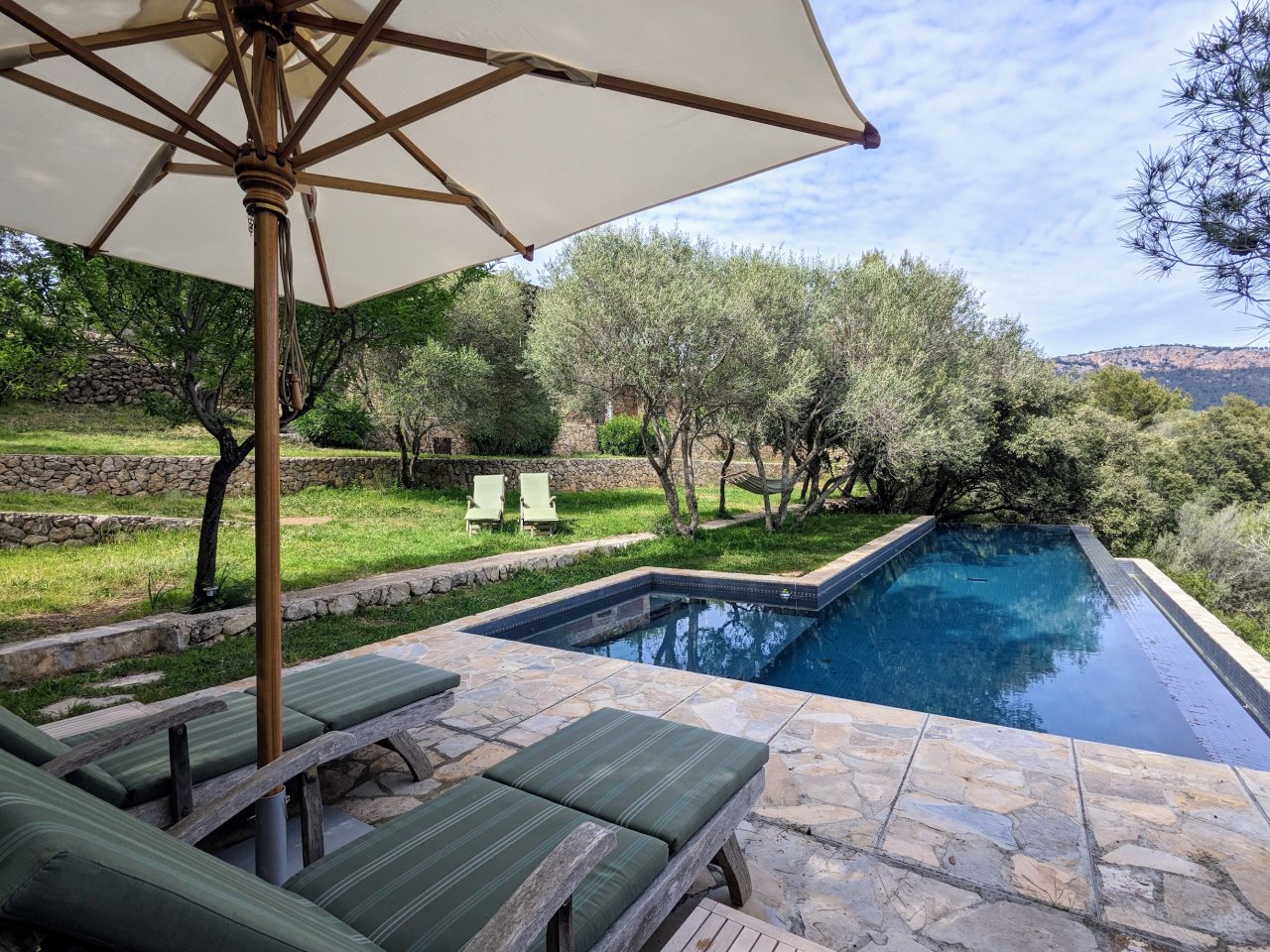 Idyllische Finca mit Pool und Blick bis auf die Bucht Palmas