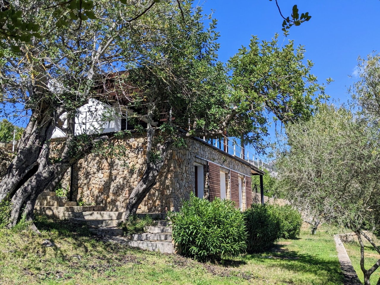 Idyllische Finca mit Pool und Blick bis auf die Bucht Palmas
