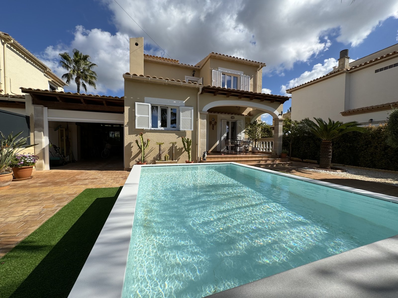 Son Ferrer: Maison individuelle privée dans un endroit calme avec piscine et jardin méditerranéen à Son Ferrer 