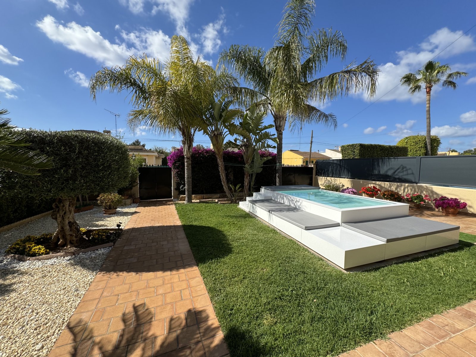 Maison individuelle privée dans un endroit calme avec piscine et jardin méditerranéen à Son Ferrer