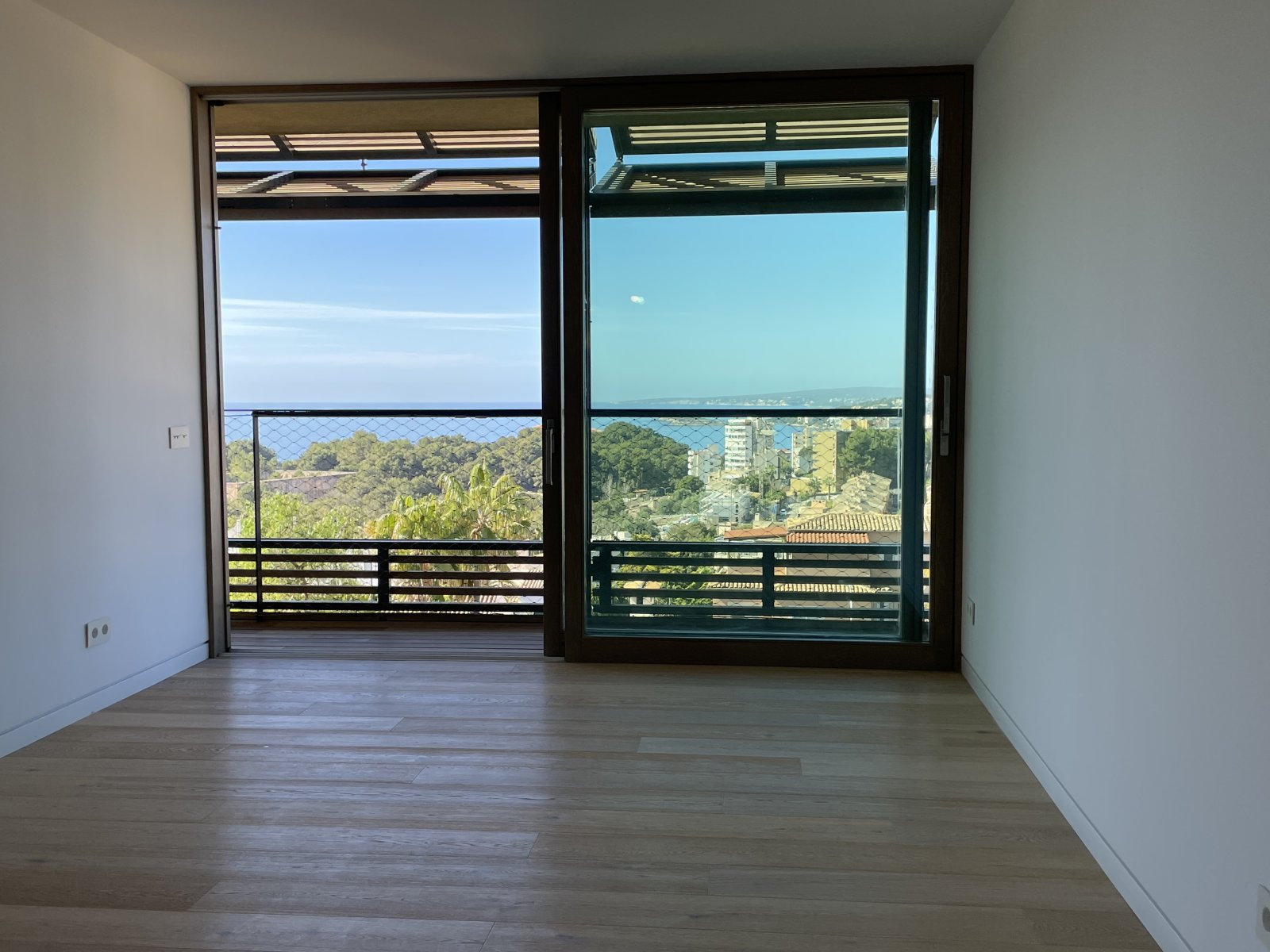 Nouveau penthouse duplex de luxe avec terrasse sur le toit, piscine et vue sur la mer à Bonanova