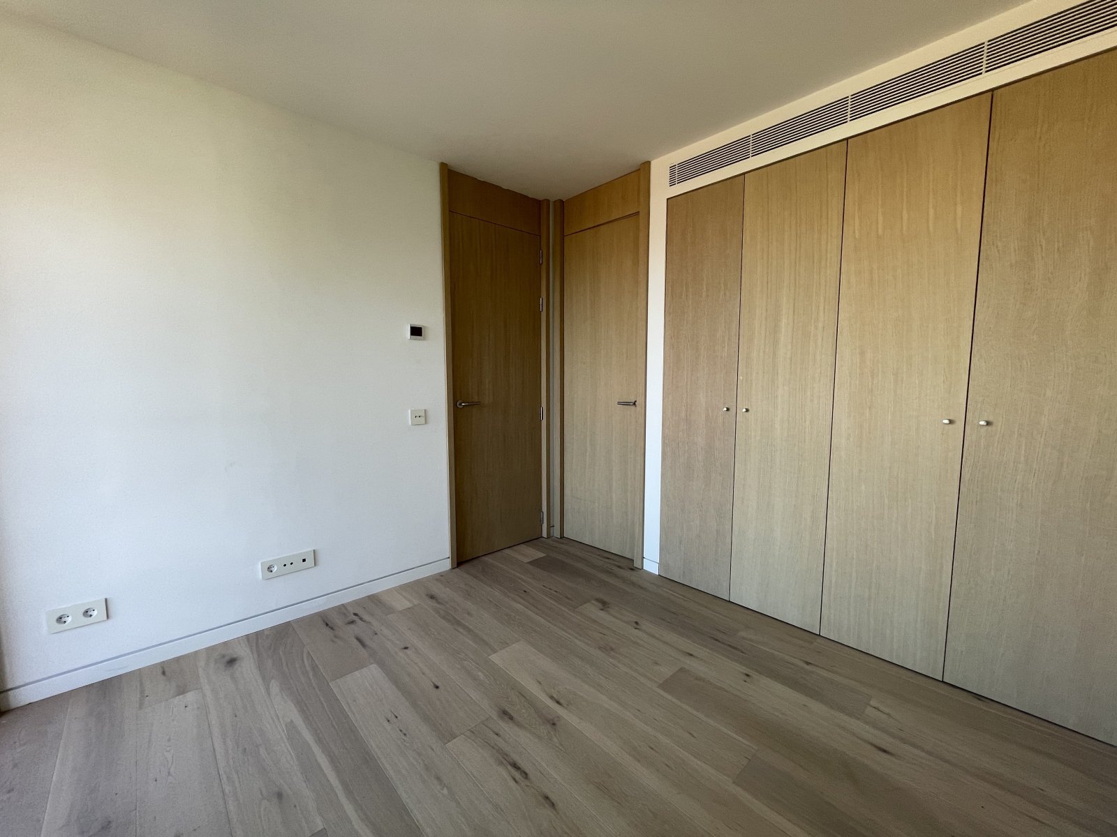 Nouveau penthouse duplex de luxe avec terrasse sur le toit, piscine et vue sur la mer à Bonanova