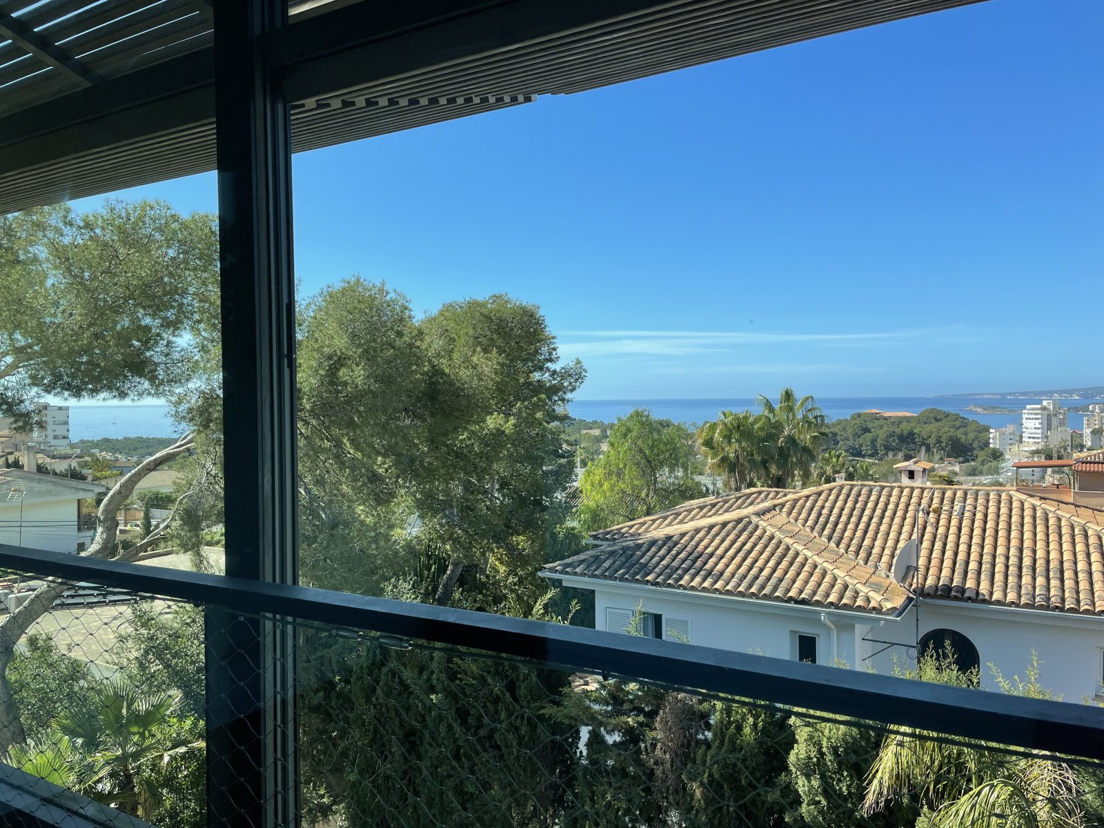 Nouveau penthouse duplex de luxe avec terrasse sur le toit, piscine et vue sur la mer à Bonanova