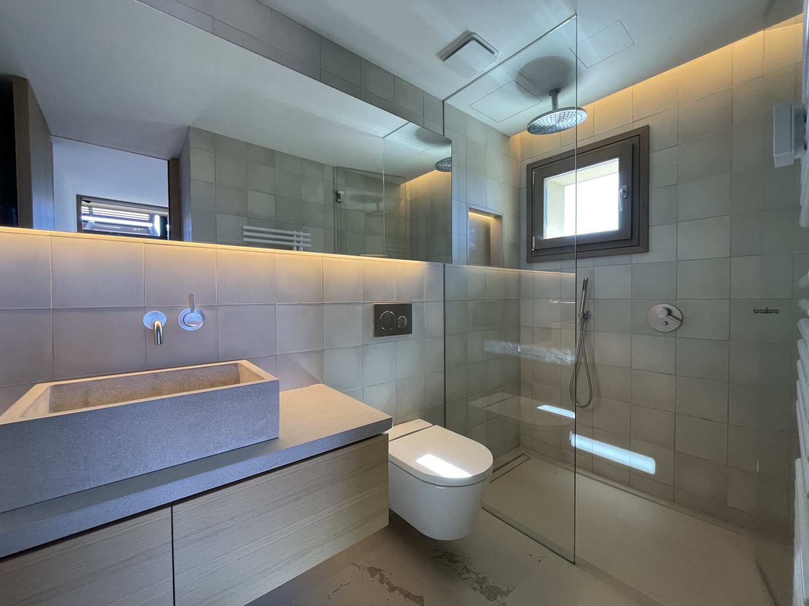 Nouveau penthouse duplex de luxe avec terrasse sur le toit, piscine et vue sur la mer à Bonanova