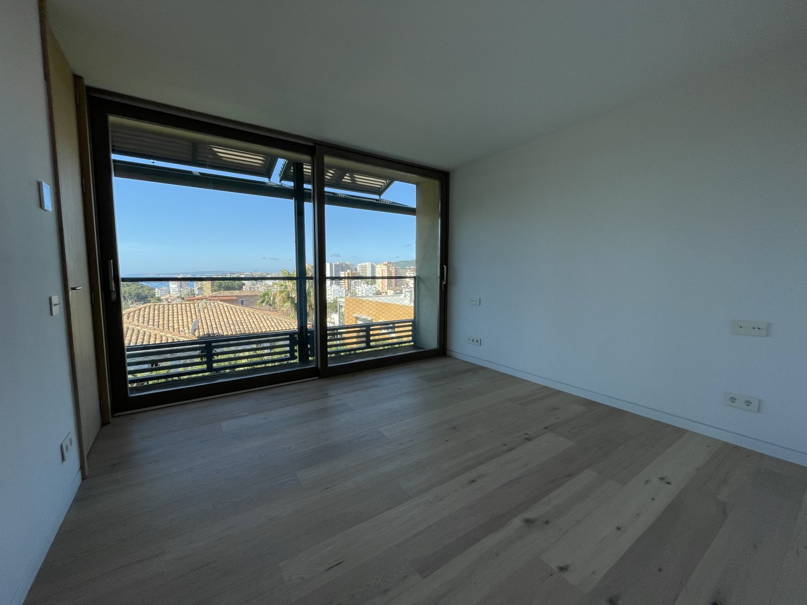 Nouveau penthouse duplex de luxe avec terrasse sur le toit, piscine et vue sur la mer à Bonanova
