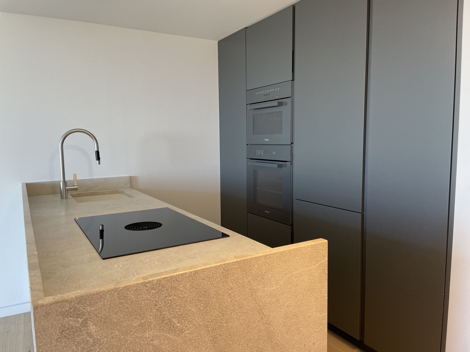 Nouveau penthouse duplex de luxe avec terrasse sur le toit, piscine et vue sur la mer à Bonanova