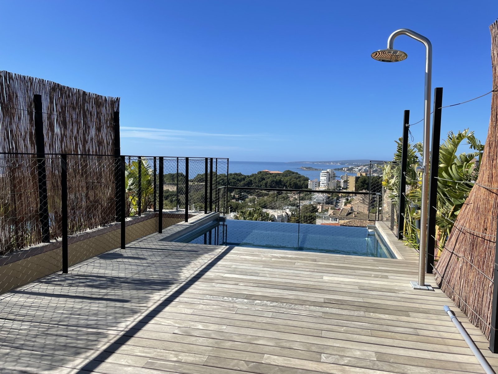 Nouveau penthouse duplex de luxe avec terrasse sur le toit, piscine et vue sur la mer à Bonanova