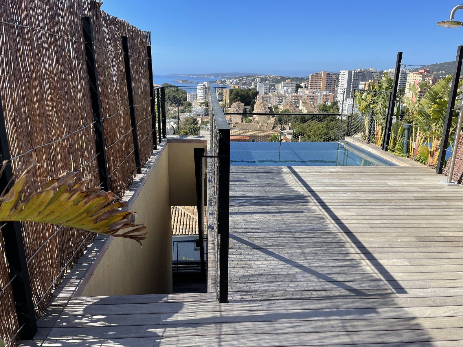 Nouveau penthouse duplex de luxe avec terrasse sur le toit, piscine et vue sur la mer à Bonanova
